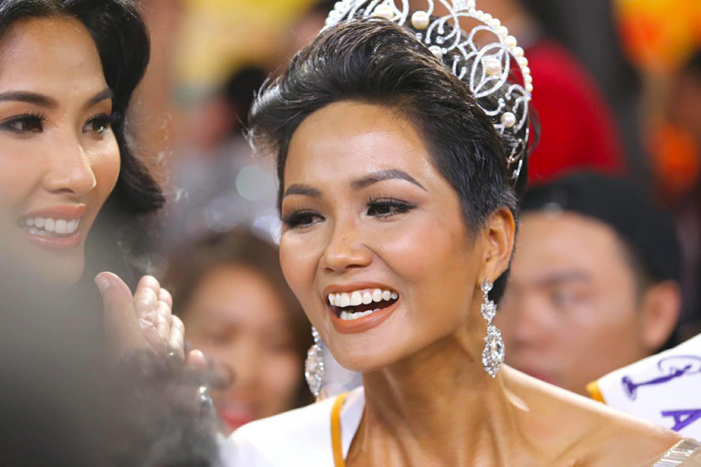 Hoa hậu H&#8217;hen Niê chính thức gặp phải đối thủ &#8216;nặng ký&#8217; tại Miss Universe khiến fan lo ngại