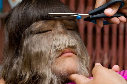 ‘Cô gái khỉ đột’ lần đầu cạo mặt gây bất ngờ với nhan sắc, treo status cùng chồng mới khiến ai cũng ngưỡng mộ