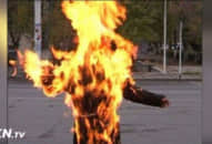 8 năm chạy trốn cùng người yêu trở về tưởng được gia đình tha thứ, ai ngờ cô bị anh em thiêu sống