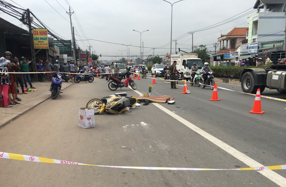 Không kìm được nước mắt, tình mẫu tử thiêng liêng: Bị tai nạn giao thông, bà mẹ chấp nhận cái chết, ôm con gái 2 tuổi vào lòng che chở