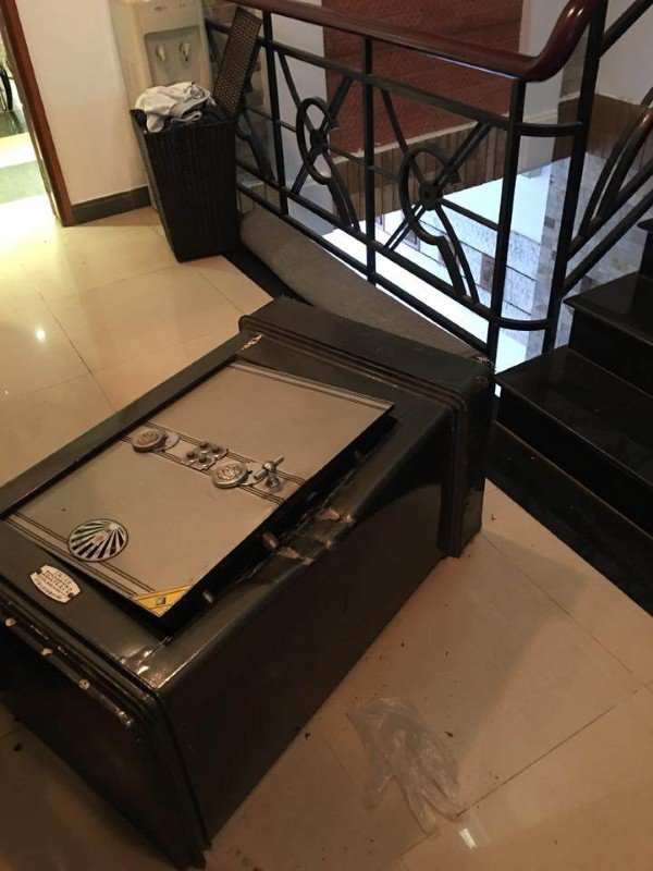 Có trong tay gần 50 tỷ ở tuổi 27, bảo sao Sam sống xa hoa thế này, nhìn căn nhà đang ở mà lóa mắt