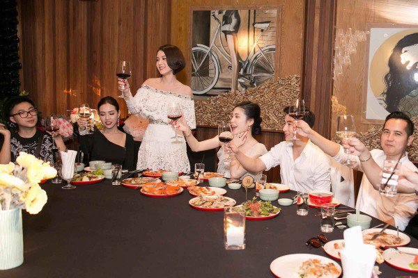 Có trong tay gần 50 tỷ ở tuổi 27, bảo sao Sam sống xa hoa thế này, nhìn căn nhà đang ở mà lóa mắt