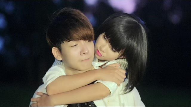 Tò mò lý do Khởi My luôn nhuộm tóc màu nổi, hóa ra lúc để tóc đen trông ‘không nhận ra’ thế này