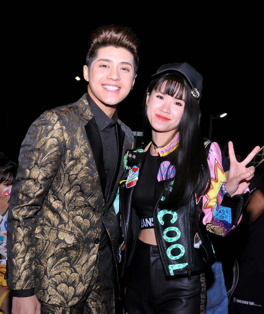 Tò mò lý do Khởi My luôn nhuộm tóc màu nổi, hóa ra lúc để tóc đen trông ‘không nhận ra’ thế này