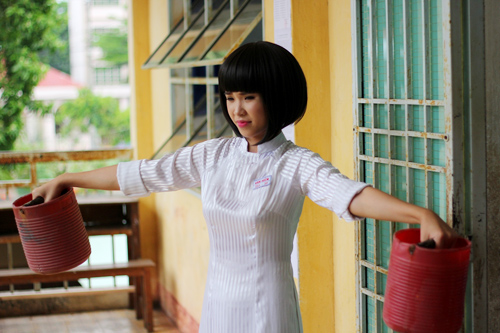 Tò mò lý do Khởi My luôn nhuộm tóc màu nổi, hóa ra lúc để tóc đen trông ‘không nhận ra’ thế này