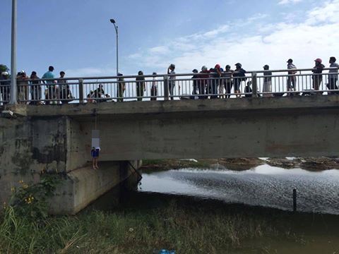 Đà Nẵng: Người dân đi đường hoảng hốt phát hiện một người đàn ông treo cổ ở cầu Thuận Phước