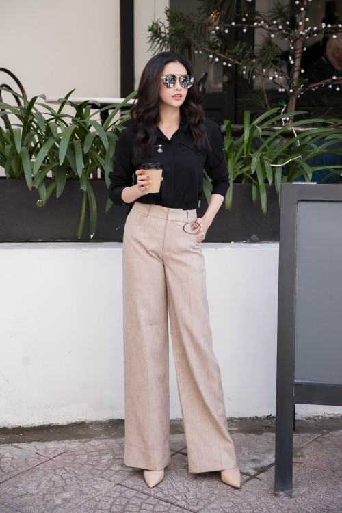 Sau ồn ào đời tư, Trương Quỳnh Anh đi dạo phố ngắm cảnh mà cứ khư khư chiếc kính đen, đến lúc bỏ kính ra ai cũng ngắm nhìn