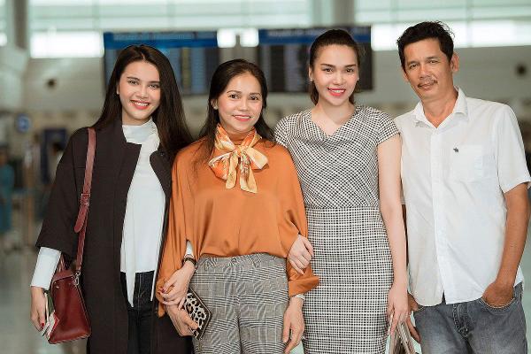 Gia đình hiếm hoi ở Biên Hòa có 2 con gái tài sắc nổi tiếng: Một là Hoa hậu, một là Á hậu!
