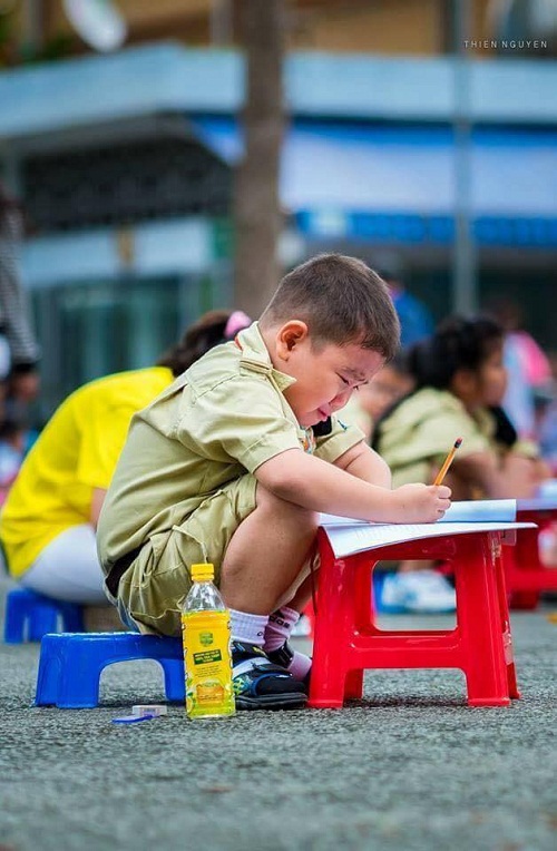 Cười ấm người với 10 ảnh hài hước tuyển chọn trong tuần, số 8 &#8216;siêu phẩm&#8217; của Việt Nam nhưng nhiều người không tin