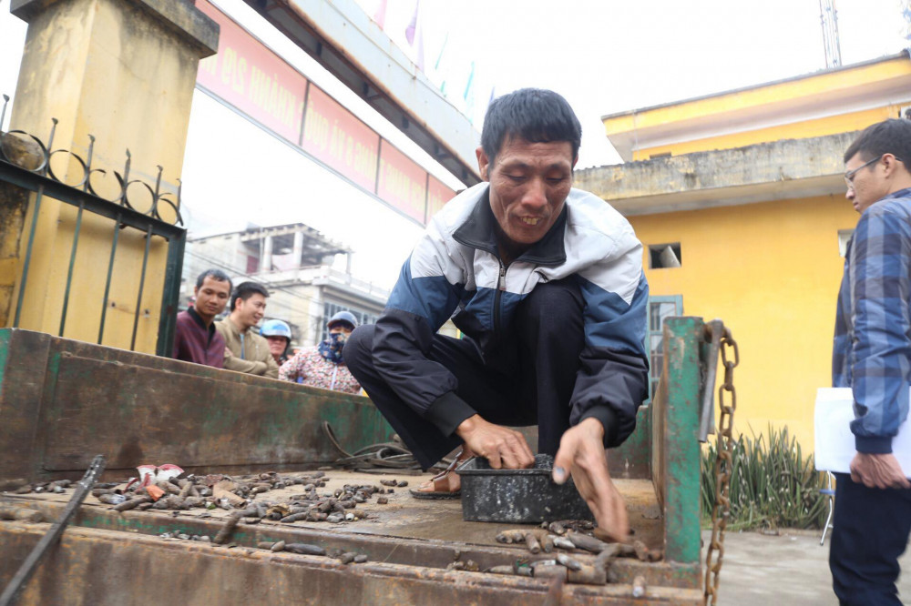 Bắc Ninh: Thu được 500 kg đầu đạn quanh khu vực phát nổ và tạm giữ chủ kho phế liệu để điều tra