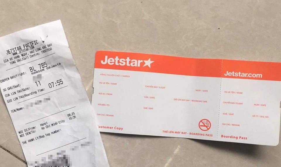 Máy bay Jetstar vừa cất cánh ở Nội Bài đã vội hạ cánh ngay tức khắc, khách được phát vé trắng và giấu lý do