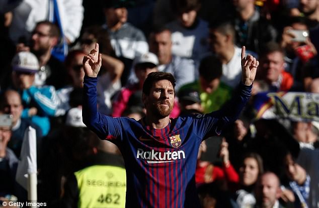 Bạn có nhận ra điều gì sau những bức hình chào năm mới của Ronaldo và Messi?