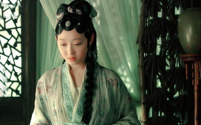 Lặn xuống hồ sâu 50 mét ông bắt gặp cảnh tượng tàn nhẫn: 10 bộ hài cốt phụ nữ nhà Thanh bị xích sắt quấn chặt