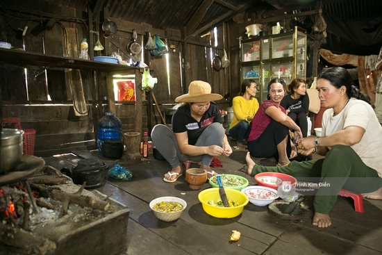 Thăm nhà H’Hen Niê đã nghẹn ngào rồi, về Thanh Hóa tìm gia đình Hoàng Thùy cũng thật bất ngờ