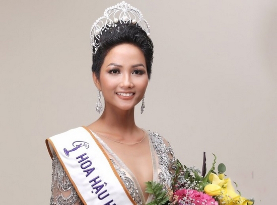 Thăm nhà H’Hen Niê đã nghẹn ngào rồi, về Thanh Hóa tìm gia đình Hoàng Thùy cũng thật bất ngờ