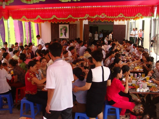 Thăm nhà H’Hen Niê đã nghẹn ngào rồi, về Thanh Hóa tìm gia đình Hoàng Thùy cũng thật bất ngờ