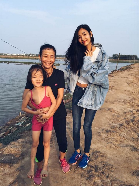 Thăm nhà H’Hen Niê đã nghẹn ngào rồi, về Thanh Hóa tìm gia đình Hoàng Thùy cũng thật bất ngờ