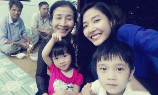 Thăm nhà H’Hen Niê đã nghẹn ngào rồi, về Thanh Hóa tìm gia đình Hoàng Thùy cũng thật bất ngờ