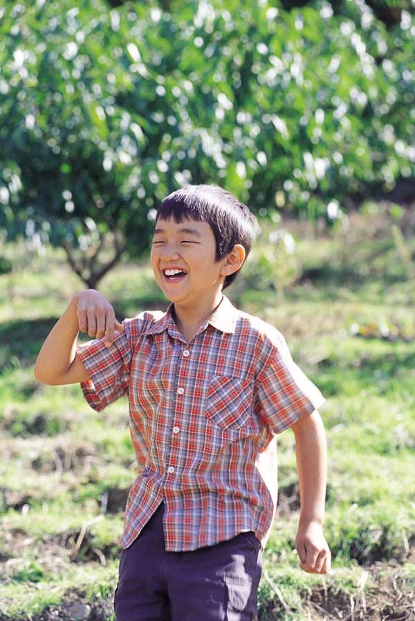 Giật mình nhìn lại hình ảnh &#8216;khi xưa ta bé&#8217; đen nhẻm, tròn quay của loạt sao nhí Hàn thành công nhất