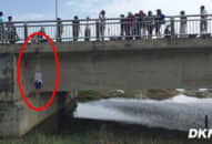 Đà Nẵng: Người dân đi đường hoảng hốt phát hiện một người đàn ông treo cổ ở cầu Thuận Phước