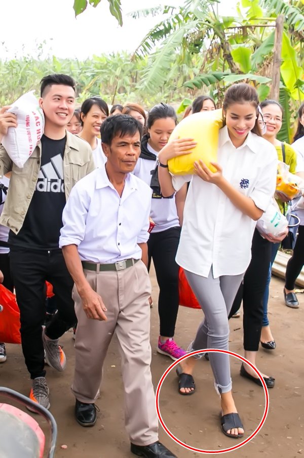 Đều là Hoa hậu, Phạm Hương, H’Hen Niê đi từ thiện mặc đồ giản dị, nhìn Đỗ Mỹ Linh thì quá bất ngờ