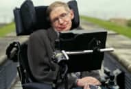 Cuộc sống tật nguyền của thiên tài Stephen Hawking thách thức y học