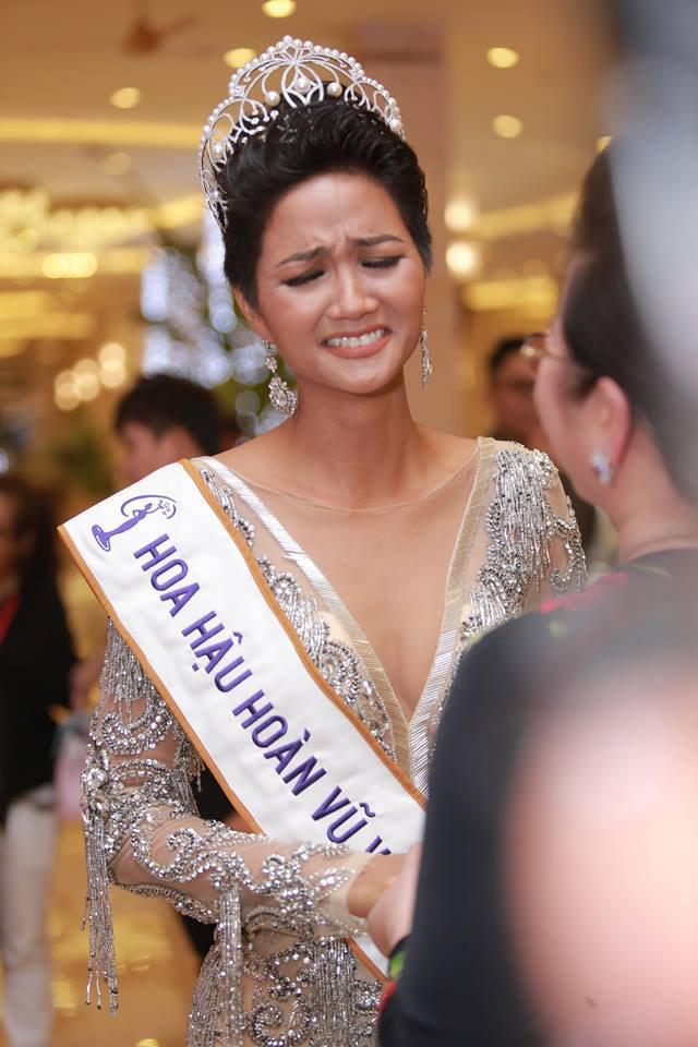 HOT: Trước đêm chung kết, Hoa hậu H&#8217;Hen Niê vẫn còn nợ 4 triệu tiền đi thi