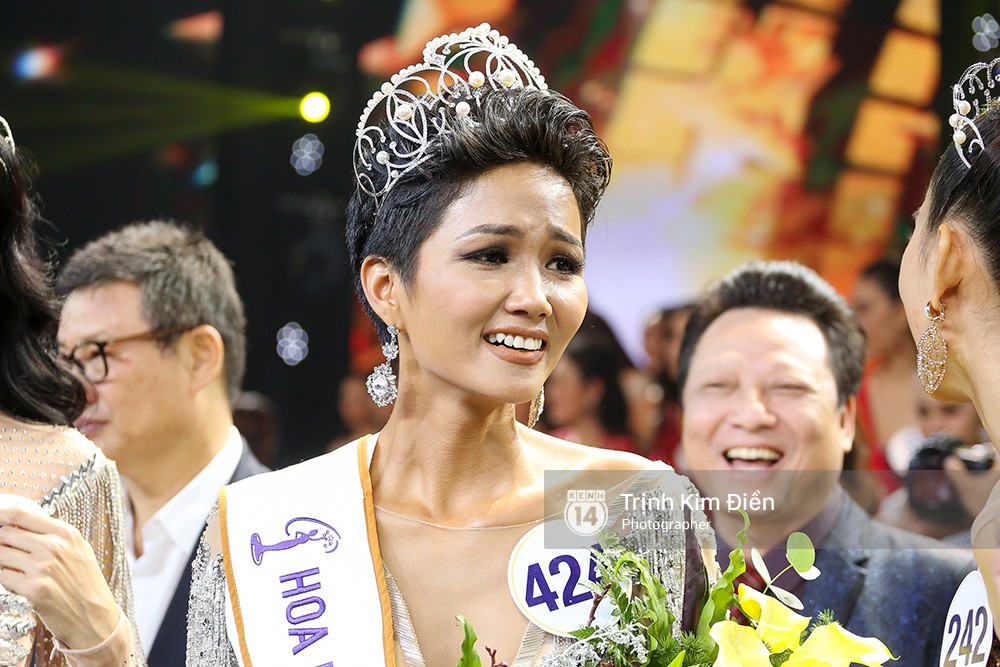 Tân Hoa hậu Hoàn vũ H’Hen Niê kể chuyện từng bị bố mẹ ép bỏ học sớm để lấy chồng