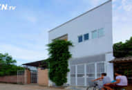 Căn nhà siêu lạ ở Hà Nội: Tưởng mỏng như tờ giấy nhưng bên trong lại rộng vô cùng