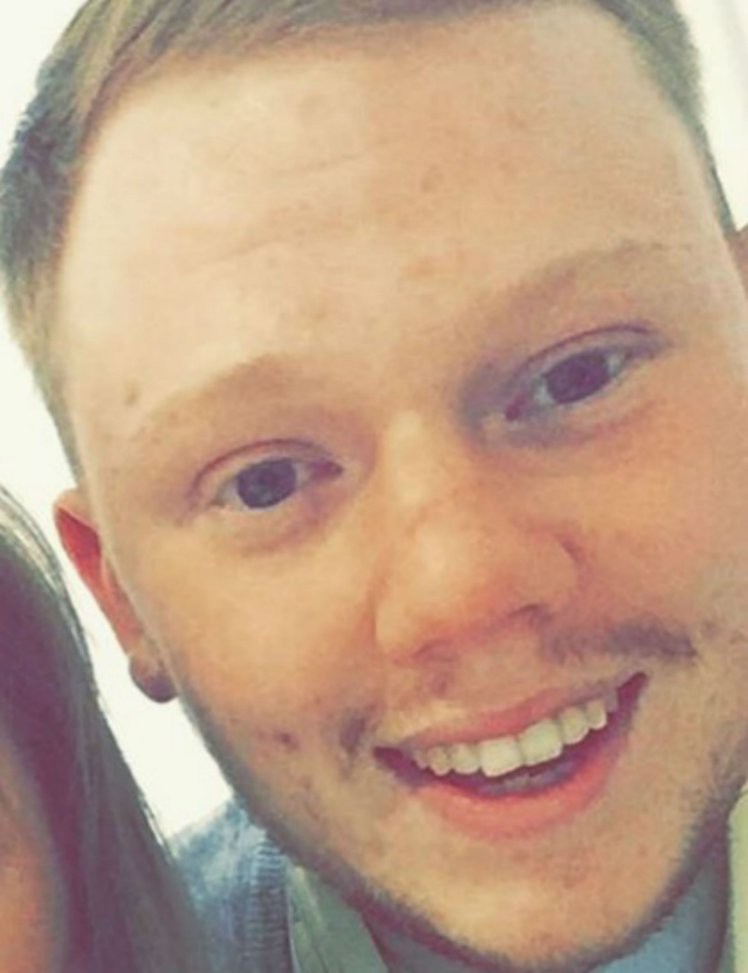 Chàng trai hí hửng bỏ 300 nghìn mua răng giả trên mạng, đến khi ướm vào miệng, dân mạng thốt lên ‘cười rụng răng là có thật!’