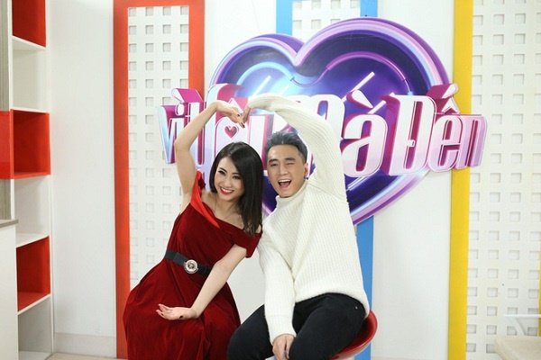 Đích thân Karik livestream lên tiếng vụ đạo nhái MV ‘Người lạ ơi’ và lí do chia tay Huyền Thương