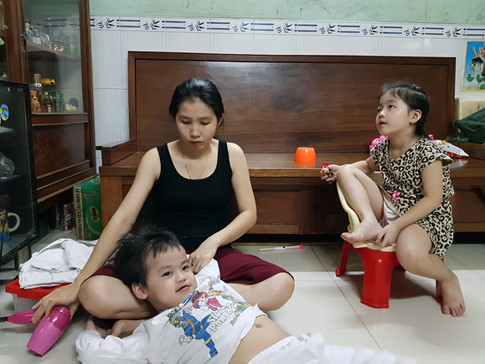 Người mẹ sinh 5 duy nhất Việt Nam, đẻ xong không dám báo cho chồng vì sợ anh sốc quá lái xe tai nạn