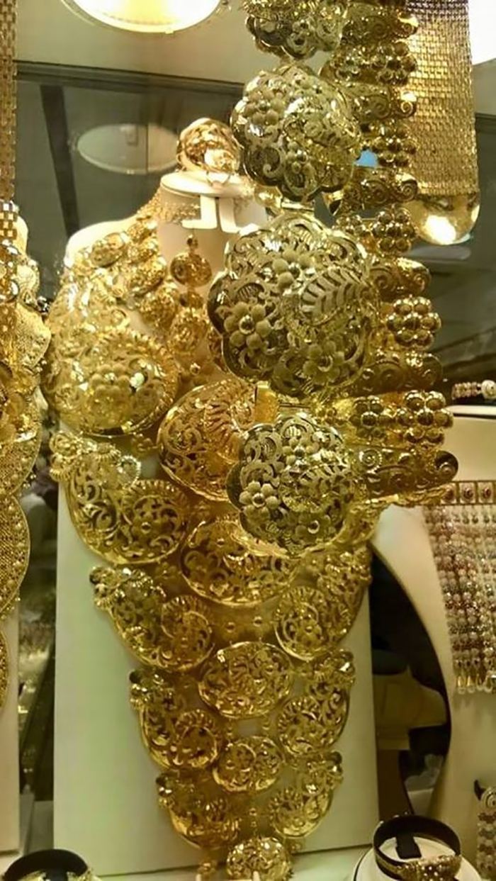 ‘Hoa mắt’ trước độ xa xỉ không tưởng của tiệm vàng tại Dubai, khách du lịch đến hầu như chỉ để… ngắm