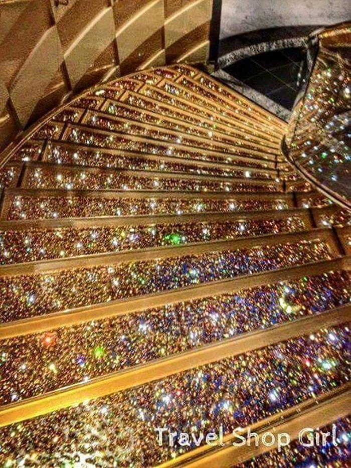 ‘Hoa mắt’ trước độ xa xỉ không tưởng của tiệm vàng tại Dubai, khách du lịch đến hầu như chỉ để… ngắm