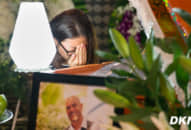 Bạn gái khóc nức nở trong lễ tang đạo diễn ‘Yêu đi đừng sợ’