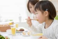 Làm gì để giúp con trẻ ăn ngon miệng, hấp thụ tốt hơn