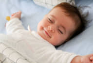 Em bé say ngủ khi được massage thu hút triệu lượt xem