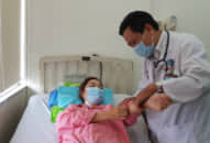 Quả thận được tặng giúp bà mẹ trẻ có nước tiểu sau nhiều năm