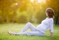 Bà bầu tắm nắng có ảnh hưởng đến thai nhi?