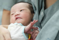 Sản phụ nghèo một mình vượt cạn, hủy ý định cho con vào phút cuối