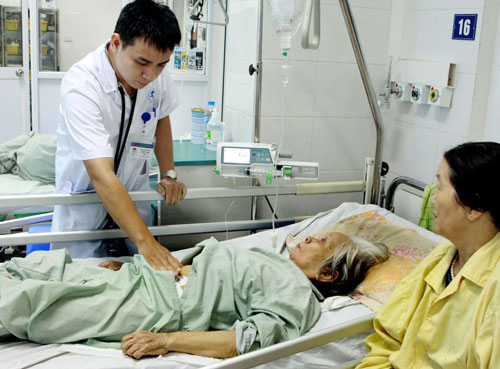 Nhiều cụ già Việt Nam sống cô đơn thiếu người chăm sóc