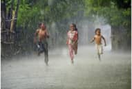 Trẻ bị dị ứng nước mưa phải làm thế nào?