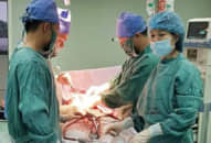 Sản phụ đẻ con thứ 5 bị băng huyết sau sinh