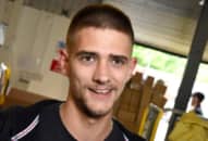 Chàng trai suýt chết bởi thói quen cắn móng tay