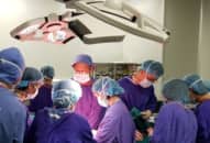 Khối u nặng hơn 40 kg khiến người đàn ông phải bò