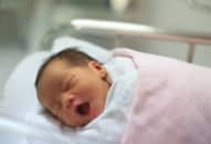 Trẻ sơ sinh phải thích nghi thế nào với cuộc sống ngoài tử cung