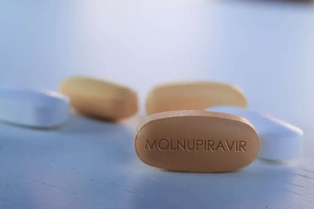 Molnupiravir thuốc mới ngừa COVID-19 đầu tiên bằng đường uống