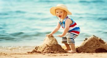 Bí quyết bảo vệ sức khỏe của trẻ trong mùa du lịch biển