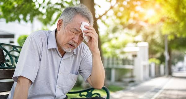 Cảnh báo: Dấu hiệu sốc nhiệt ở người cao tuổi dễ bị bỏ qua