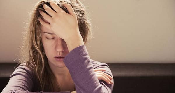 Đi mưa về bị nghẹt mũi, đau đầu: 4 lời khuyên y khoa giúp bảo vệ sức khỏe
